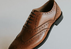 How do you shrink leather shoes